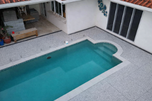 hones concrete pool